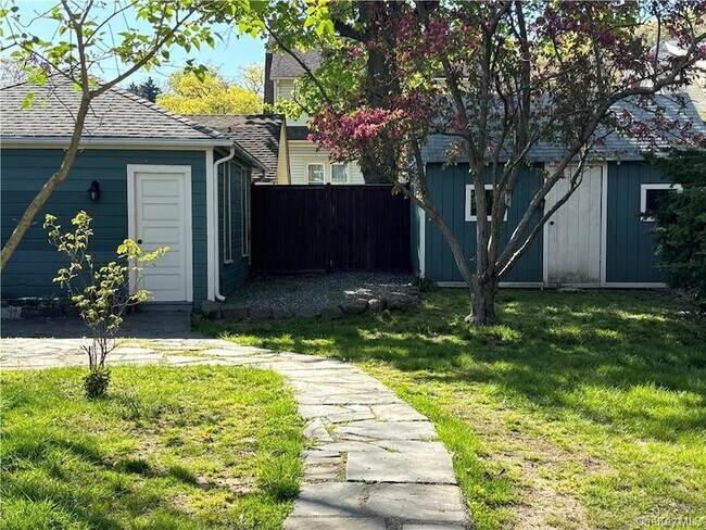 Building Photo - 194 N Midland Ave