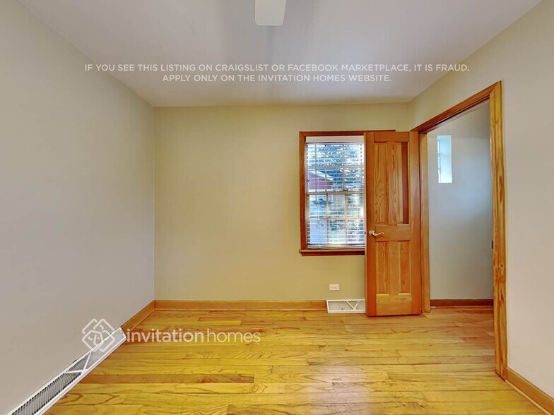 Building Photo - 9131 S Sacramento Ave