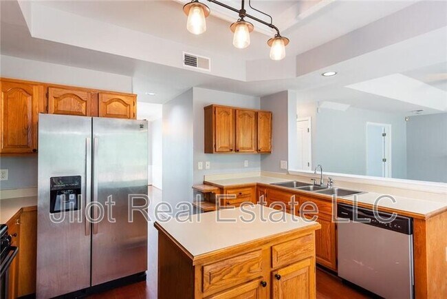 Building Photo - 483 Mountain Oaks Pkwy