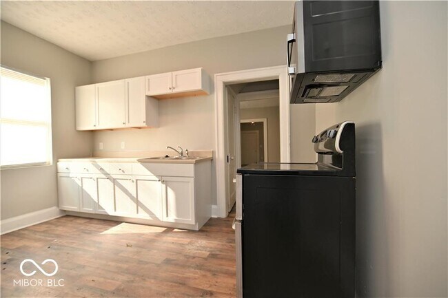 Building Photo - 845 N Rural St