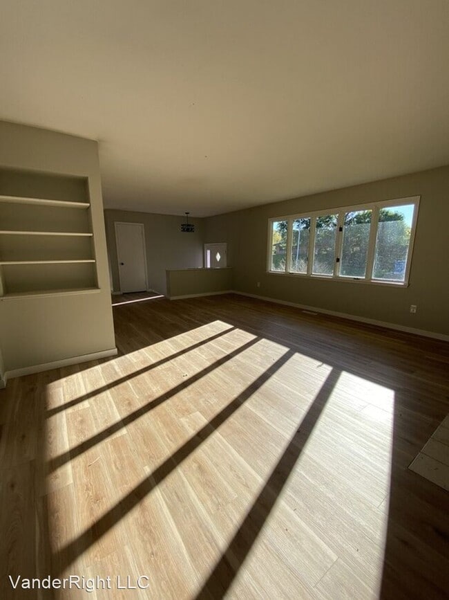 Building Photo - 3 br, 2.5 bath House - 2708 S Kiwanis Ave