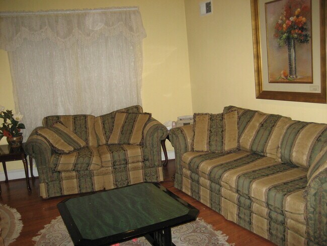 Building Photo - 1507 Gales St NE