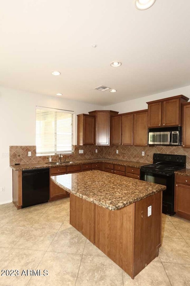 Building Photo - 7062 W Andrew Ln