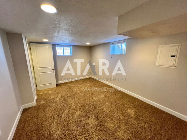 Building Photo - 2559 Wilmington Ave