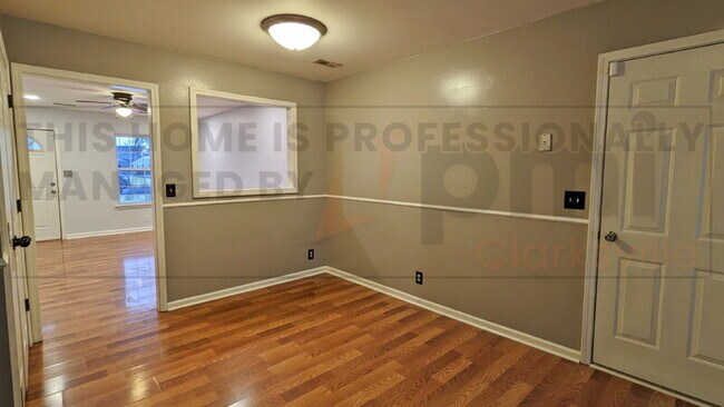 Building Photo - 1042 Waterford Cir