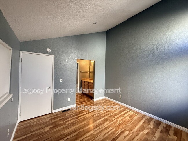 Building Photo - 1019 Dornajo Way