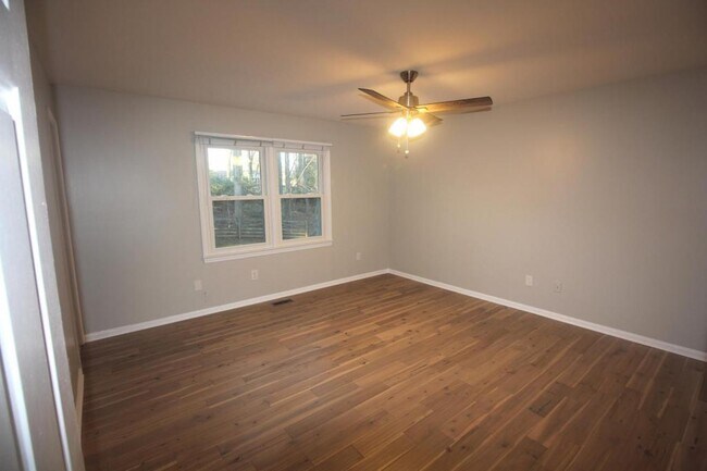 Building Photo - 9944 Murnane St