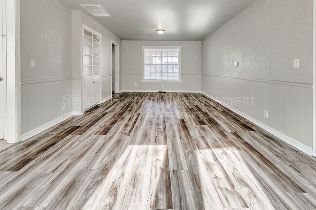 Building Photo - 820 NE 81st St