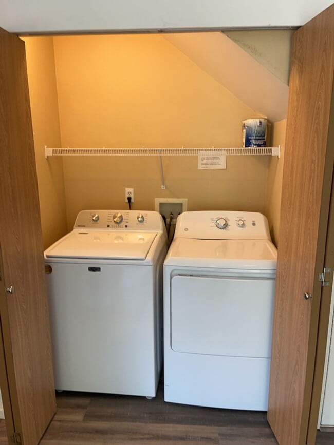 Building Photo - Amazing Duplex Located Just Minutes from WWU & Fairhaven! Prelease Now!