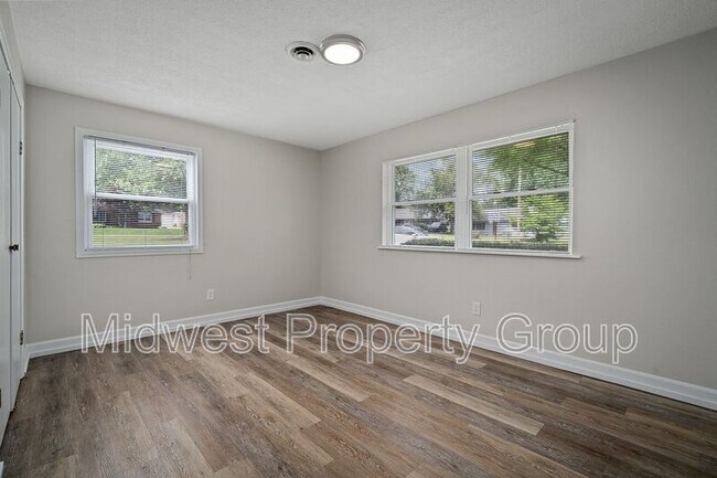 Building Photo - 7 St George Ct