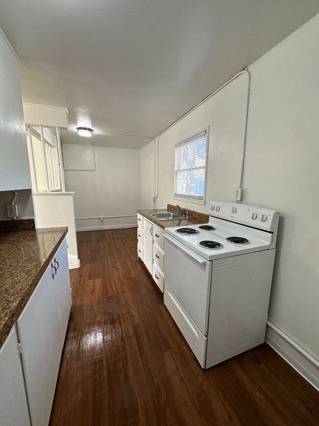 Building Photo - 800 Locust St