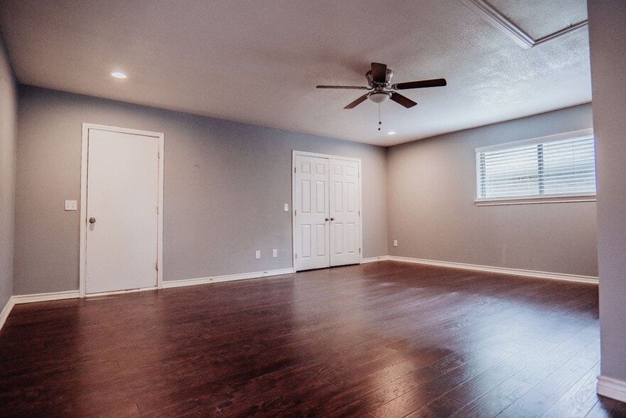 Building Photo - 3205 Winchester Dr