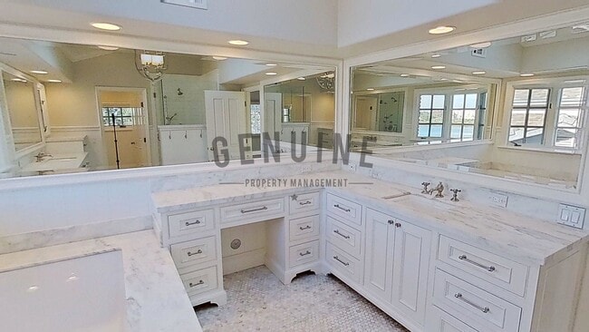 Building Photo - Beautiful Two-Level 5Bd 3.5Ba Home in Newport Beach