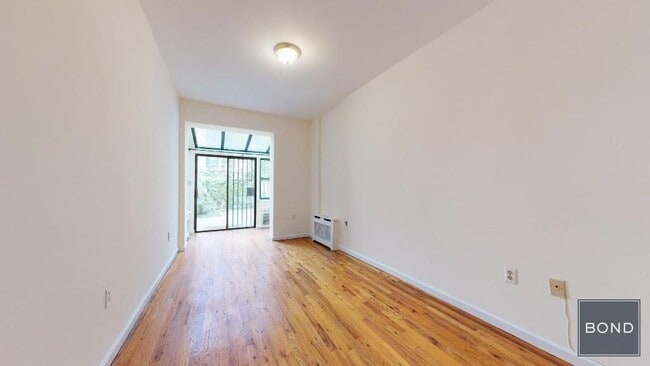 Building Photo - 255 W 93rd St
