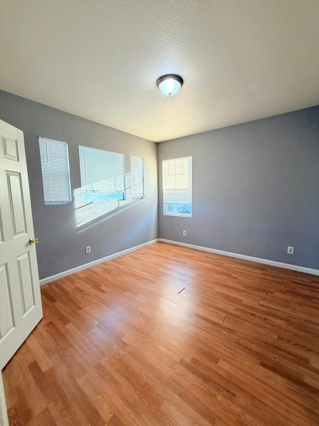 Building Photo - 4375 Tropaz Ln