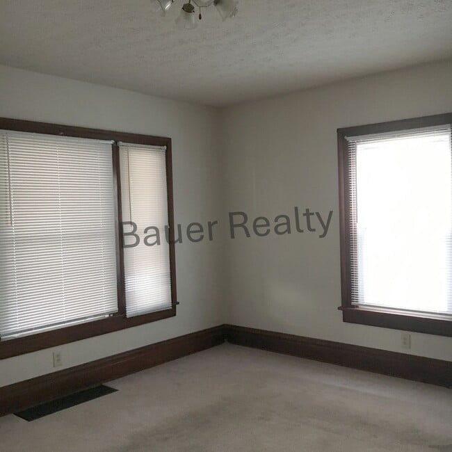 Building Photo - le604