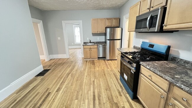 Building Photo - 31 Ridgeway St