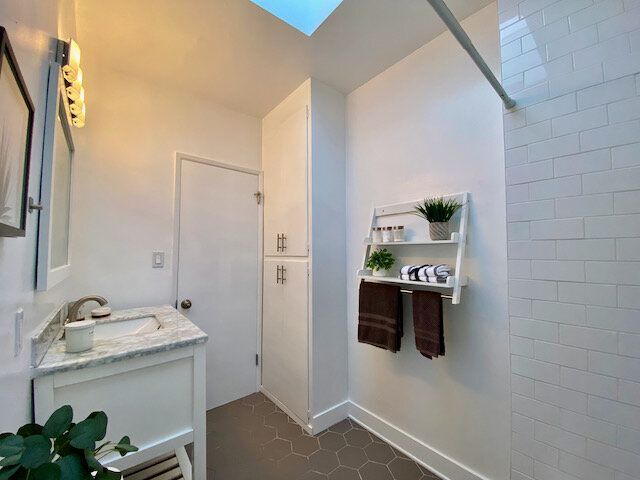 Building Photo - 1217 N Virgil Ave