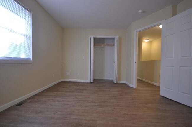 Building Photo - Spacious 3 Bed, 1.5 Bath Fourplex Unit in Buffalo, MO