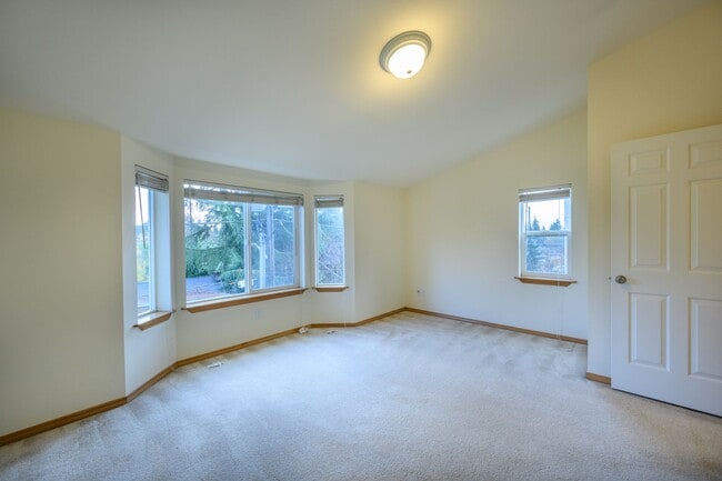 Building Photo - Lake City Living at Its Best Spacious 3BR Townhome with Garage & Easy I-5 Access