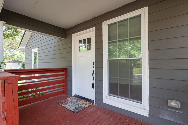 Building Photo - Updated 3bd/2ba Ranch Blocks From Downtown...