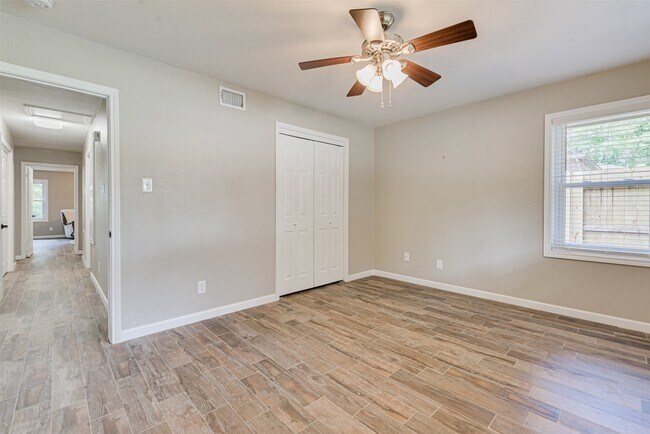 Building Photo - 5310 Carew St