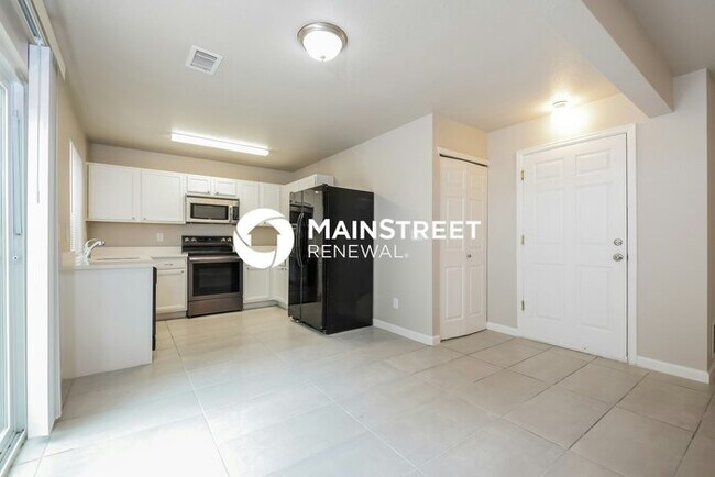 Building Photo - 4 Bedroom Pet-Friendly Home in Denver, CO with Main Street Renewal