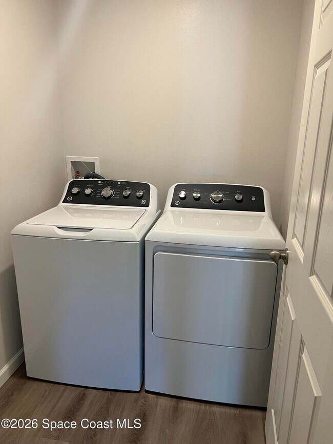 Building Photo - 881 Hollahan Rd SE