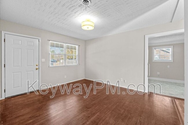 Building Photo - 2021 Fernwood Cir