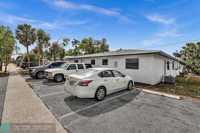 Building Photo - 5748 NW 27th Ct