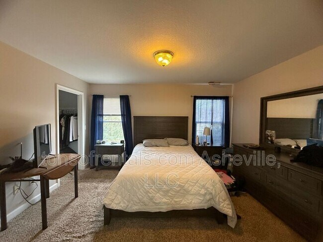 Building Photo - 23 Scottish Cir