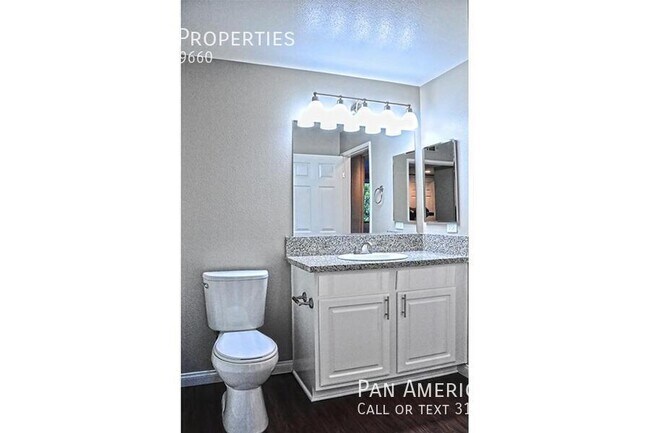 Building Photo - 26130 Laguna Ct