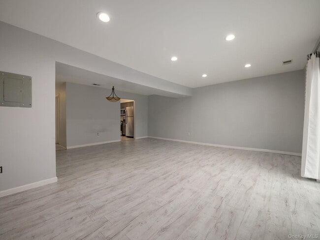 Building Photo - 276 Temple Hill Rd