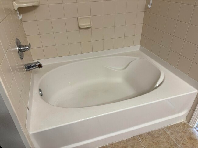 Building Photo - 1611 SE Pomeroy St