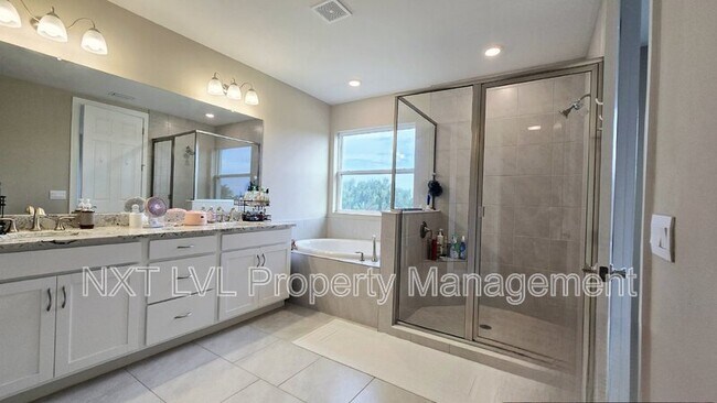 Building Photo - 804 Heather Lk Ave