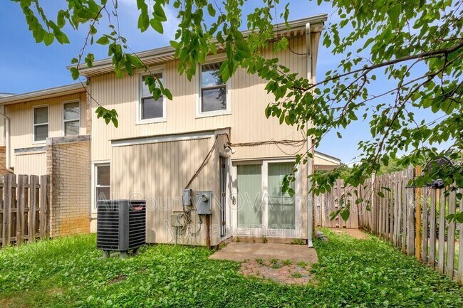 Building Photo - 9995 Campus Way S