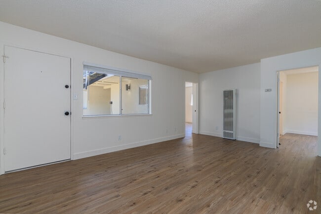 2BR, 1BA - 682SF - Living Room - Shasta Pines