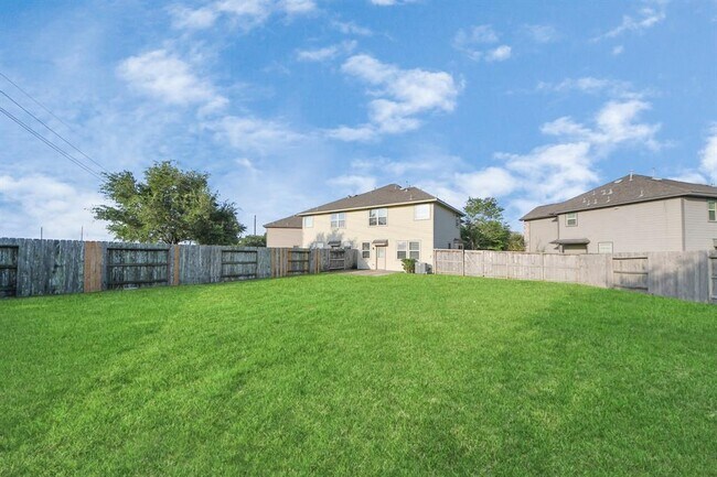 Building Photo - 6483 Calgary Woods Ln