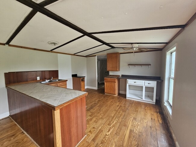 Building Photo - 539 Tindal Rd