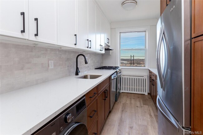 Building Photo - 3725 Henry Hudson Pkwy W