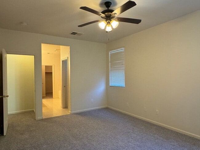 Building Photo - Available 9/1 Single level home in Lincoln...