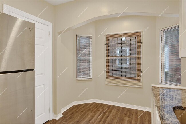 Building Photo - Charming 3-Bedroom Brick Bungalow for Rent in Detroit!