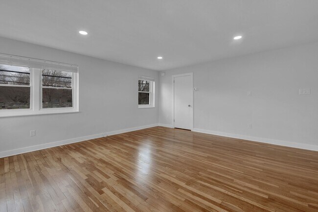 Building Photo - 1613 3rd St