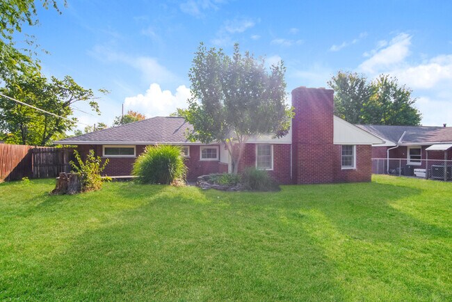 Building Photo - Charming Ranch Style Home