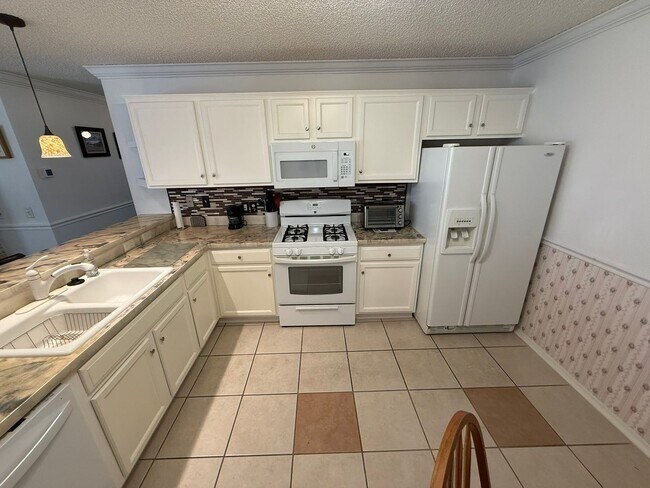 Building Photo - Delightful Unfurnished, 2 bed, 2 Bath Patio Villa available for ANNUAL LEASE