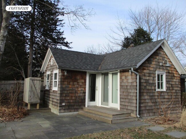 Building Photo - 35 Oak Ln