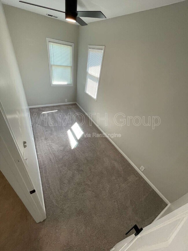 Building Photo - 321 E 31st St