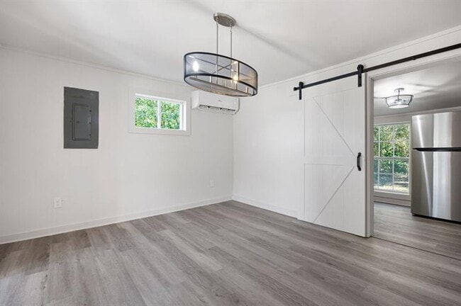 Building Photo - 24 E Iron Belt Rd SE