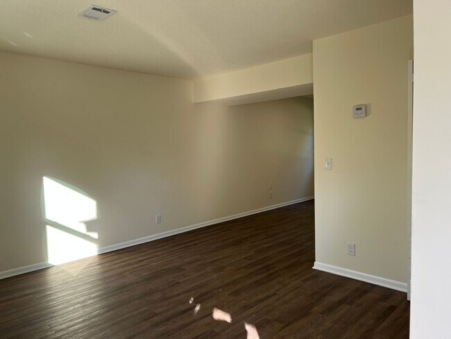 Building Photo - 3873 Fairmont Ave