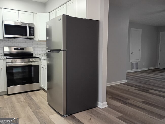 Building Photo - 10 Oak Mt Dr